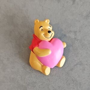Vintage 90s Disney Winnie The Pooh Valentines Day Brooch‎ Pin